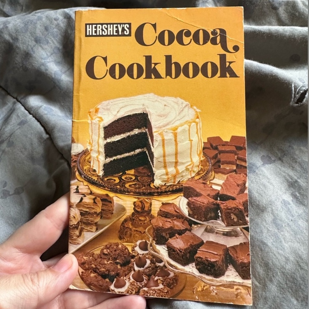 Vintage Hershey's Cocoa Cookbook – Yellow Vintage Cover